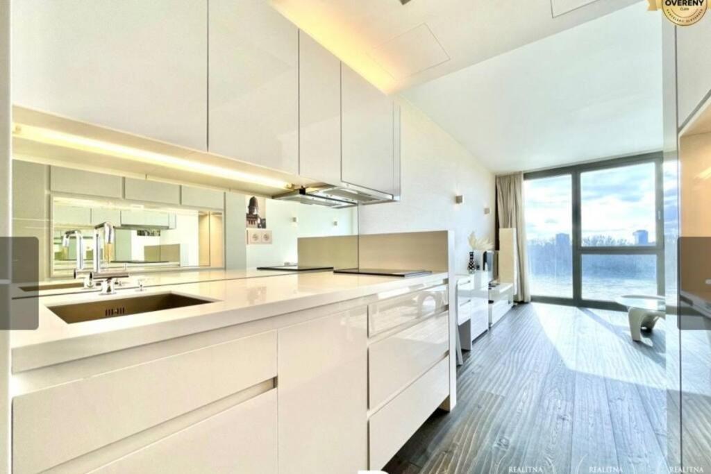 Eurovea Cozy Studio Apartment Bratislava Exterior photo