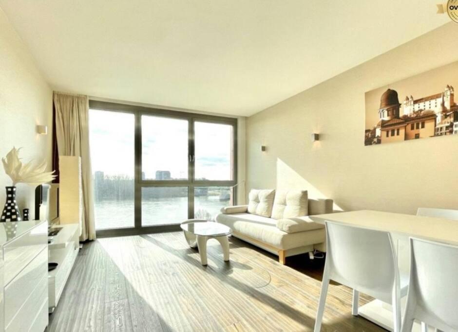 Eurovea Cozy Studio Apartment Bratislava Exterior photo